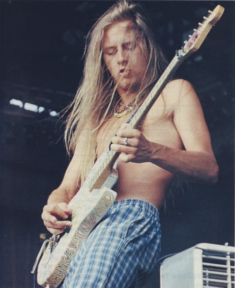 Jerry Cantrell 90s: Grunge Guitarist and Songwriting Genius