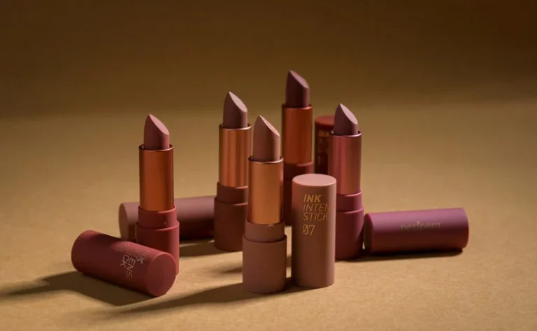 A Smudge In Time: The Trend Of 90s Brown Lipstick