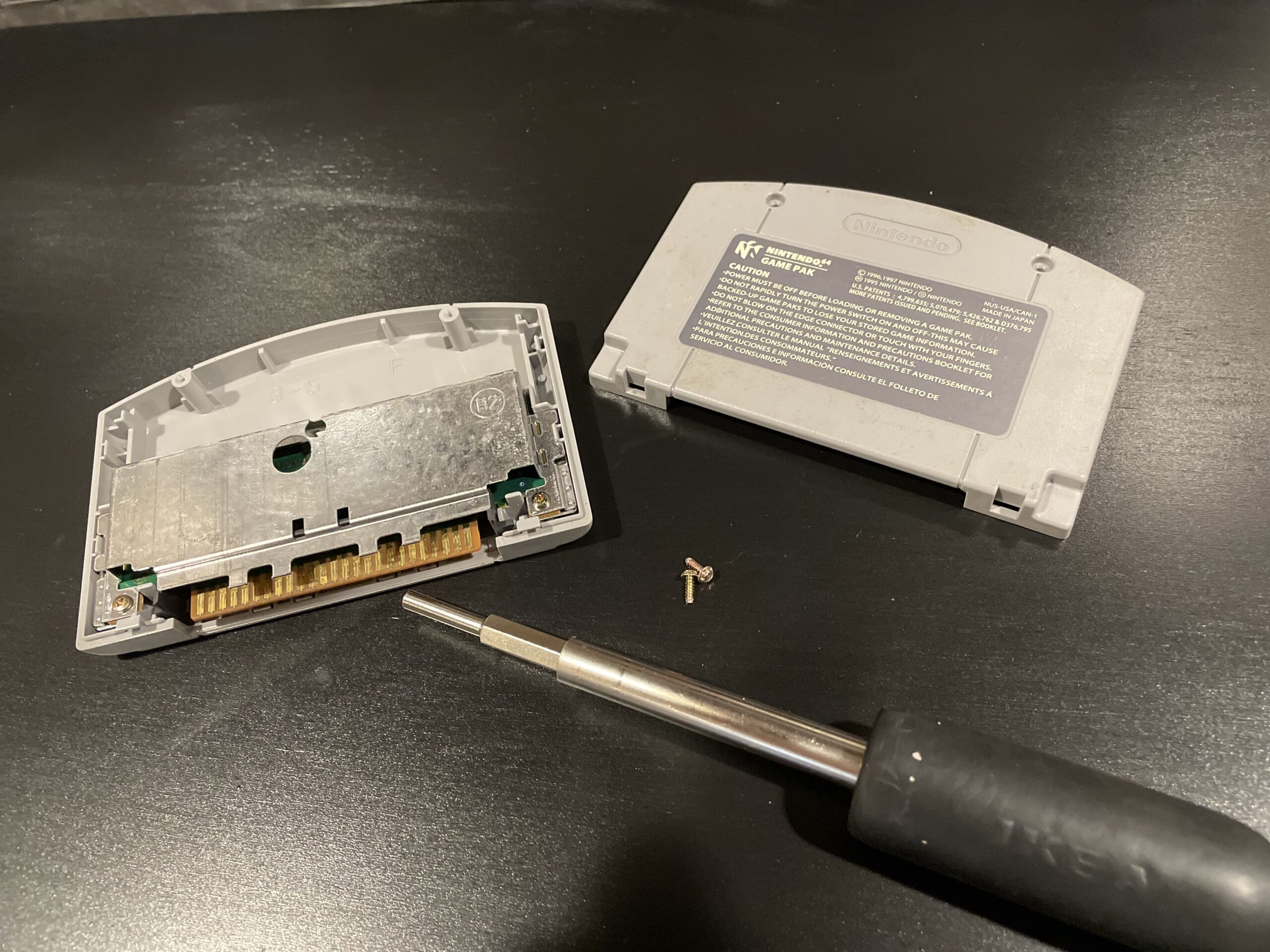 Clean a N64 Cartridge